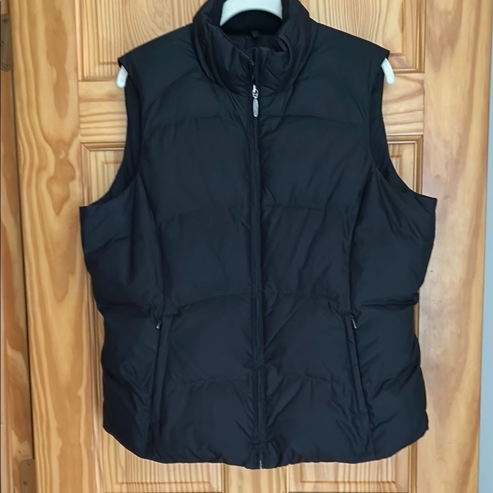 Eddie Bauer Black womens Quilted Vest, size L
